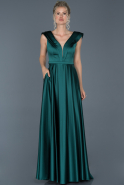 Zümrüt Yeşili Uzun Sırt Dekolteli Saten Nişan Elbisesi ABU876