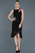 Siyah Kısa Önü Yırtmaçlı Güpürlü Davet Elbisesi ABK604