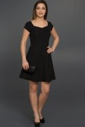 Kısa Siyah Dekoltesiz Elbise AR36842