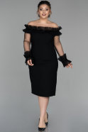Kısa Siyah Fırfırlı Kayık Yaka Uzun Tüllü Kol Büyük Beden Elbise ABK925
