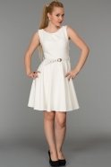 Kısa Beyaz Kemerli Elbise ABK132