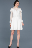 Beyaz Kısa Dantelli Uzun Kol Davet Elbisesi ABK415