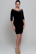 Kısa Siyah Kayık Yaka Kadife Elbise AR36781