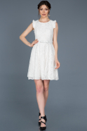 Kısa Beyaz Güpürlü Mezuniyet Elbisesi ABK454