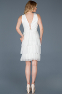 Beyaz Kısa Sırt Dekolteli Mezuniyet Elbisesi ABK495