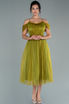 Fıstık Yeşili Fırfırlı Kayık Yaka Midi Abiye Elbise ABK1448