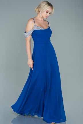 Saks Mavi Taşlı Kayık Yaka Uzun Şifon Abiye Elbise ABU2548