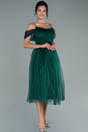 Zümrüt Yeşili Fırfırlı Kayık Yaka Midi Abiye Elbise ABK1448