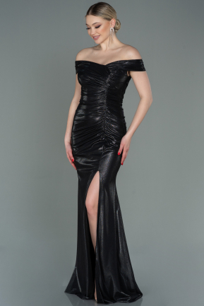 Siyah Kayık Yaka Yırtmaçlı Uzun Mezuniyet Elbisesi ABU3087