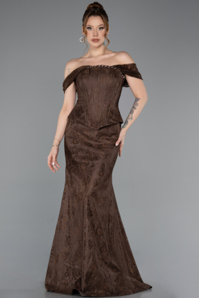 Kahve Kayık Yaka Peplum Kesim Uzun Dantel Abiye Elbise ABU5609