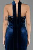 Lacivert Üstü Taşlı Straplez Yırtmaçlı Uzun Kadife Abiye ABU4405