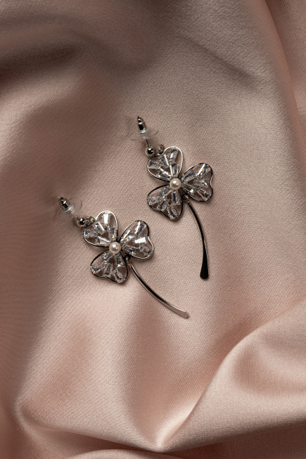 Swarovski Taşlı Yonca Figür Abiye Küpe UKP0764