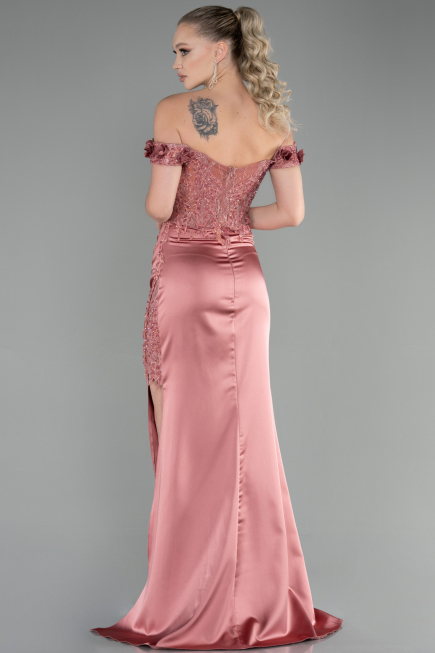 Soğan Kabuğu Kayık Yaka Yırtmaçlı Uzun Saten Abiye ABU3384