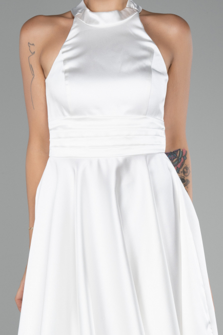 Ekru Halter Yaka Kısa Saten Davet Elbisesi ABK2112
