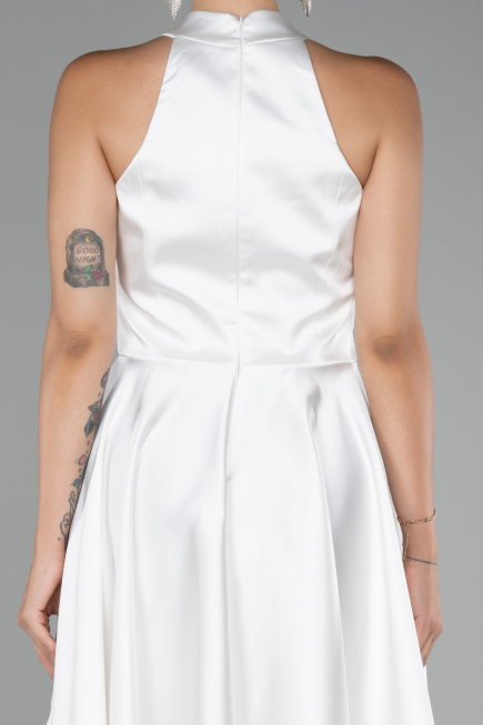 Ekru Halter Yaka Kısa Saten Davet Elbisesi ABK2112