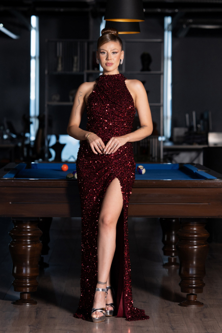 Bordo Halter Yaka Bacak Dekolteli Uzun Pullu Abiye ABU5135