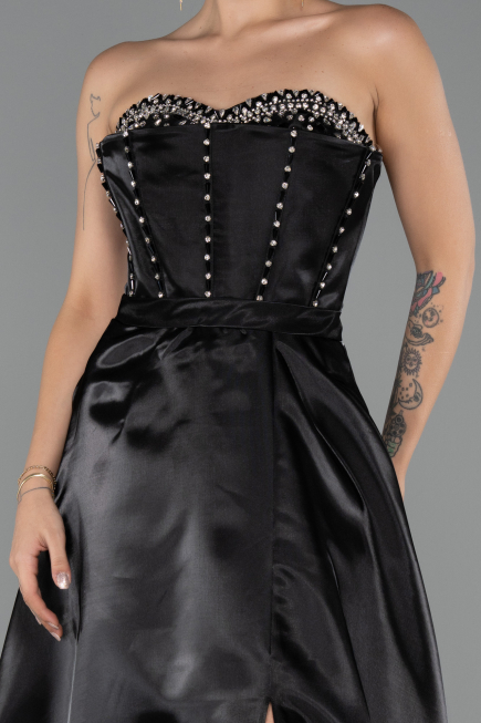 Siyah Taşlı Straplez Yaka Yırtmaçlı Uzun Saten Abiye ABU5264