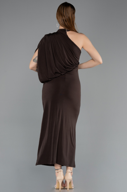 Kahve Asimetrik Drape Detaylı Dik Yaka Midi Gece Elbisesi ABK2507
