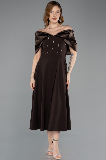 Kahve Saten Taşlı Kayık Yaka Midi Davet Elbisesi ABK2523