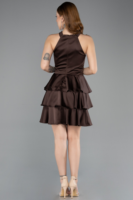 Kahve Halter Yaka Kısa Saten Mezuniyet Elbisesi ABK2528