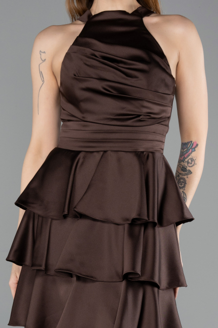 Kahve Halter Yaka Kısa Saten Mezuniyet Elbisesi ABK2528