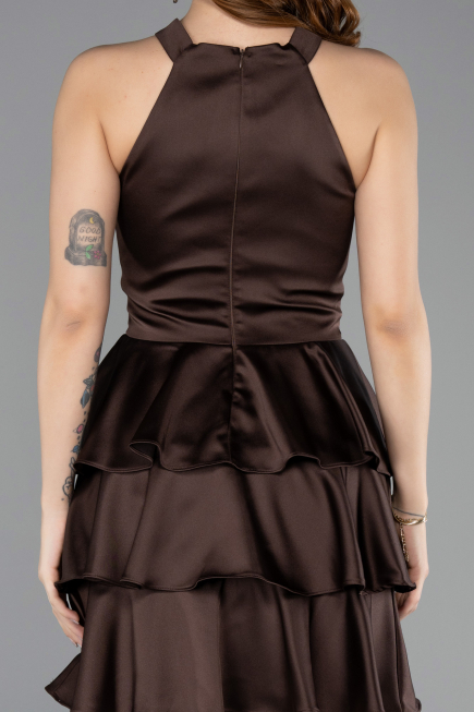 Kahve Halter Yaka Kısa Saten Mezuniyet Elbisesi ABK2528