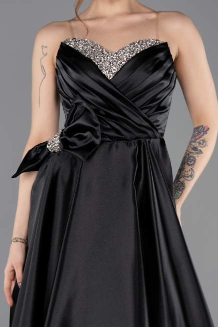 Siyah Taşlı Straplez Yaka Uzun Saten Nişan Elbisesi ABU5541