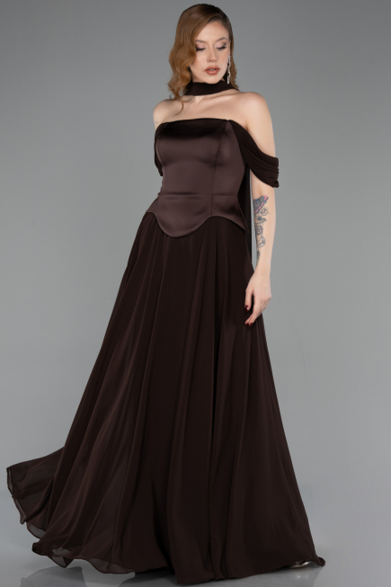 Kahve Kayık Yaka Saten Peplum Kesim Uzun Şifon Abiye ABU5327