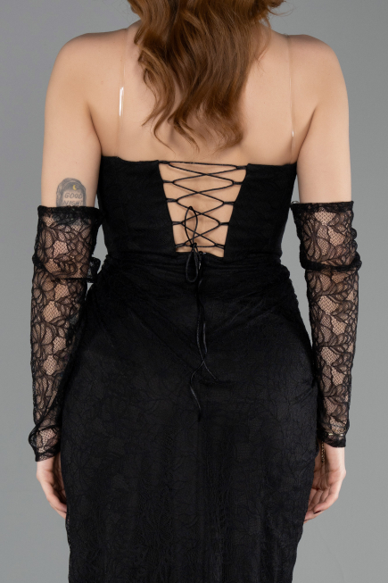Siyah Balenli Straplez Yaka Yırtmaçlı Uzun Dantel Abiye ABU5770