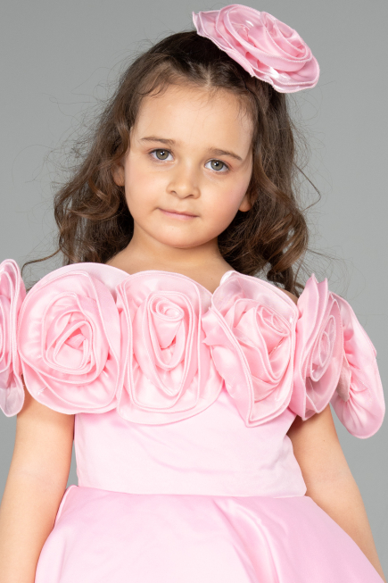 Pembe Çiçek Aplikeli Tokalı Kısa Saten Kız Çocuk Abiye ABK2573