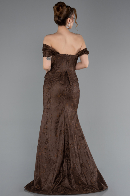 Kahve Kayık Yaka Peplum Kesim Uzun Dantel Abiye Elbise ABU5609