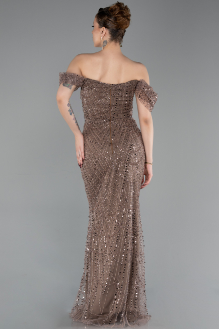 Açık Kahve Kayık Yaka Boncuklu Uzun Abiye Elbise ABU5557