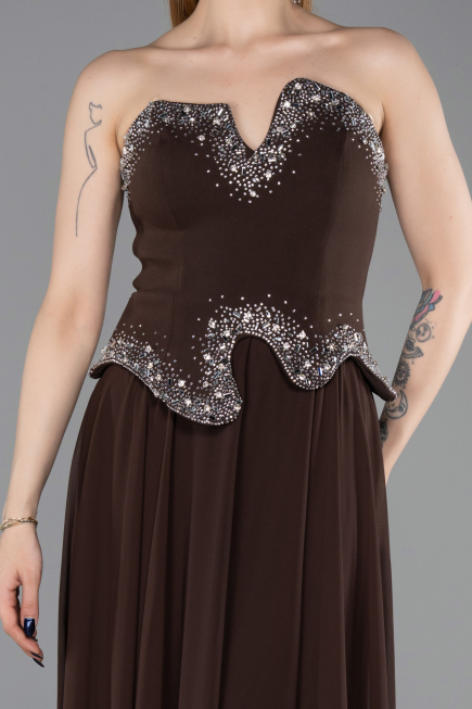 Kahve Taşlı Asimetrik Straplez Peplum Uzun Şifon Abiye ABU6188